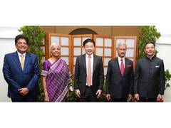 
      
      FM led ministerial delegation meets Singapore PM Lawrence Wong, r
      
      