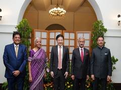 
      
      EAM Jaishankar meets Singapore PM Lawrence Wong
      
      