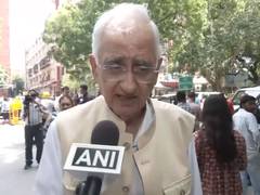 Rahul Gandhi's sit-in forces Delhi Police to file FIR