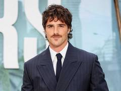 
      
      Jacob Elordi avoids  James Bond questions
      
      