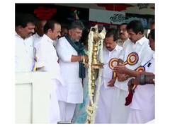 
      
      Keralam CM Satheesan inaugurates 72nd Nehru Trophy Boat Race in A
      
      