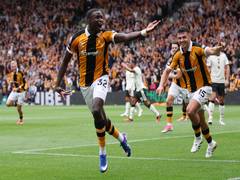 
      
      Premier League: Hull City stun Manchester United 2-0
      
      