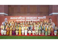 PM Modi poses with new BJP office-bearers after Vande Mataram resolution