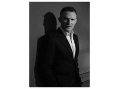 
      
      'A Knight’s Tale’ nude scene still follows Paul Bettany
      
      