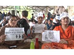 
      
      Bhopal: Teacher aspirants on hunger strike, demand more jobs
      
      