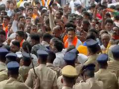
      
      Tensions flare at Vidhana Soudha as BJP Leaders try to force entr
      
      