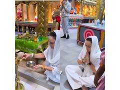 
      
      Preity Zinta visits Kanapathy Tem in Paris
      
      