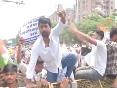
      
      Bihar students break barricades, demand BPSC exam cancellation
      
      