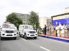 
      
      Sanghavi flags off 500 new 