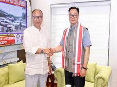 
      
      Manipur CM meets Kiren Rijiju, seeks Centre’s support for minorit
      
      