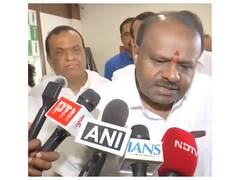 
      
      Kumaraswamy demands Priyank Kharge's resignation over KPSC scam
      
      