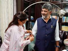 
      
      Jharkhand Minister Shilpi Neha Tirkey ties Rakhi to Karnataka CM
      
      