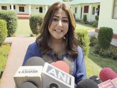 
      
      Hina Khan visits Army schools, lauds students' confidence
      
      