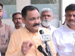 
      
      Maharashtra CM positively considers tribal students’ demands
      
      