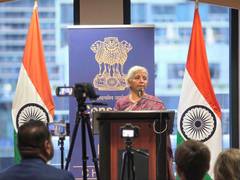 
      
      FM Sitharaman engages with Indian diaspora in Chicago; Holds high
      
      