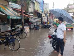 
      
      Varanasi Municipal Commissioner inspects roads amid heavy rainfal
      
      