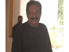 
      
      Hindu organisations attempt to gherao Prakash Raj in Dharwad 
      
      