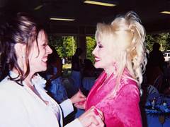 
      
      Dolly Parton’s sister pays emotional tribute
      
      