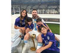 
      
      "We love you infinitely": Messi's wife after football icon's...
      
      