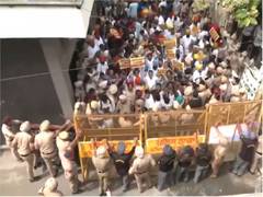 
      
      Amritsar: AAP protests at BJP MP Tarun Chugh’s residence
      
      