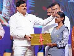 
      
      MP CM transfers Rs 304 Cr to over 1.21 lakh students for laptop
      
      
