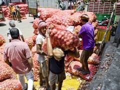 
      
      Delhi to get 1,000 MT of onions at ₹35/kg
      
      