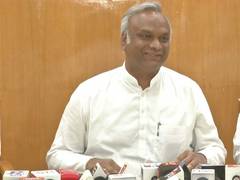 
      
      Priyank Kharge hits out at BJP over their Padayatra
      
      