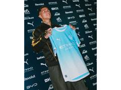 
      
      Argentine star Enzo Fernandez inks deal with Man City till 2031
      
      