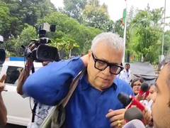 
      
      Derek O'Brien appears at Shakespeare Sarani police station over C
      
      