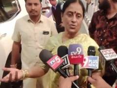 
      
      Konda Surekha returns to Hyderabad after meeting Congress high co
      
      