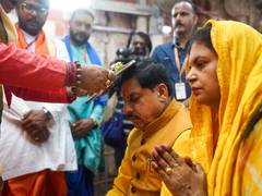 
      
      Madhya Pradesh CM Yadav offers prayers at Dwarkadhish Temple
      
      