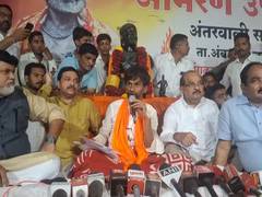 
      
      Maratha quota row: Maharashtra ministers meet Manoj Jarange
      
      