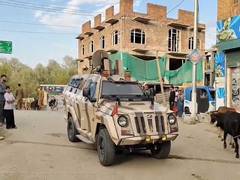 
      
      Kashmir IGP Kumar reaches Budgam operation site
      
      