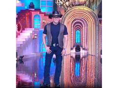 
      
      Salman Khan poses on Bigg Boss sets ahead of premiere
      
      