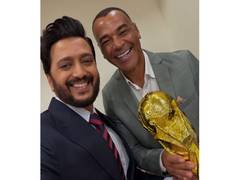 
      
      Riteish Deshmukh meets with football legend Cafu 
      
      