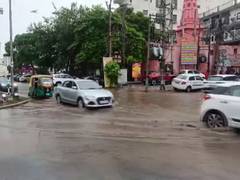 
      
      Gurugram:Heavy rain causes waterlogging, potholes disrupt traffic
      
      