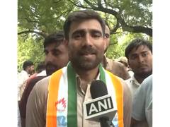 
      
      Jantar Mantar assault case: NSUI chief visits Nishu Azad’s house
      
      