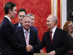 
      
      Putin meets US envoys in Moscow
      
      