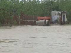 
      
      Moradabad residents forced onto boats as floodwaters submerge
      
      