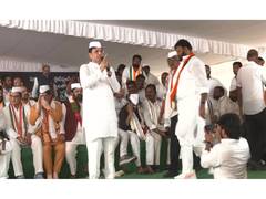 
      
      Telangana Congress holds dharna, demands KCR’s resignation as MLA
      
      