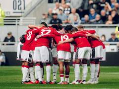 
      
      Premier League: Everton hold Manchester United to 2-2 draw
      
      