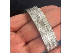 
      
      Delhi Customs seizes diamond-studded gold bracelet
      
      