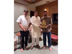 
      
      Vikrant Massey meets Union Minister Nitin Gadkari in Nagpur
      
      