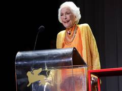 
      
      Ellen Burstyn receives Lifetime Achievement Award at Venice
      
      