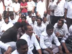 
      
      BRS leaders protest outside Narayanguda Police Station
      
      