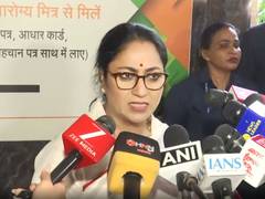 
      
      Delhi CM Gupta meets Satya Niketan building collapse victims
      
      