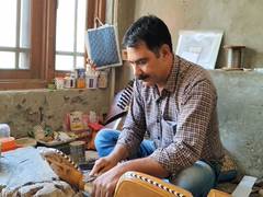 
      
      Budgam artisan seeks greater recognition for artisans
      
      