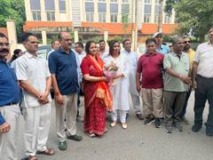 
      
      Delhi: Dy Mayor Monika Pant inspects Gharoli ward
      
      