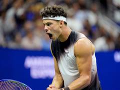 
      
      Shelton stuns defending champion Alcaraz to reach US Open semis
      
      