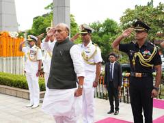 
      
      Rajnath Singh pays tribute to IPKF Memorial in Colombo
      
      